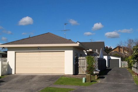 Photo of property in 2/77 Frank Nobilo Drive, Golflands, Auckland, 2013