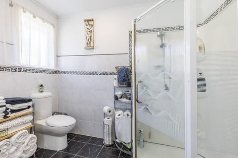 Photo of property in 5 Beverley Grove, Paparangi, Wellington, 6037