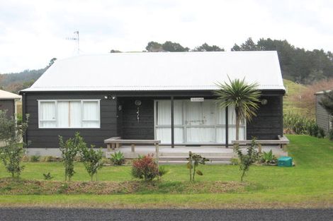 Photo of property in 107 Ocean Beach Road, Tairua, 3508