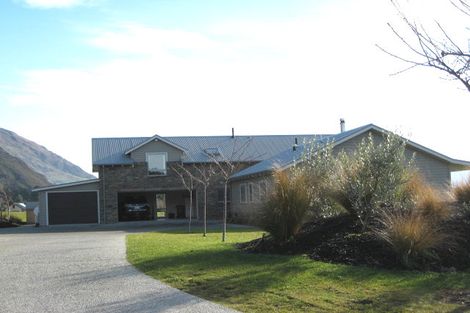 Photo of property in 2 Elderberry Crescent, Wanaka, 9305