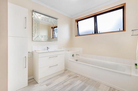 Photo of property in 28a Lake Avenue, Frankton, Queenstown, 9300