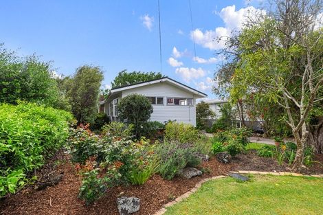 Photo of property in 98 Tiroroa Avenue, Te Atatu South, Auckland, 0610