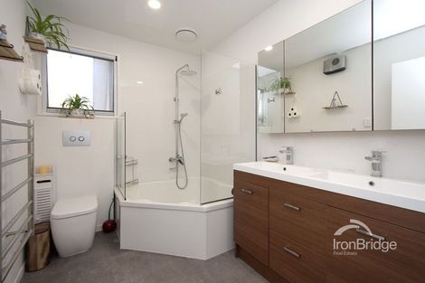 Photo of property in 10 Osmond Lane, Mount Pleasant, Christchurch, 8081