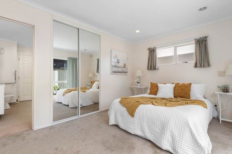 Photo of property in 5/16 Vinograd Drive, Te Atatu Peninsula, Auckland, 0610