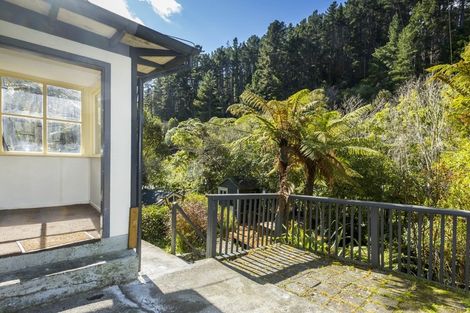 Photo of property in 126 Pinehaven Road, Pinehaven, Upper Hutt, 5019