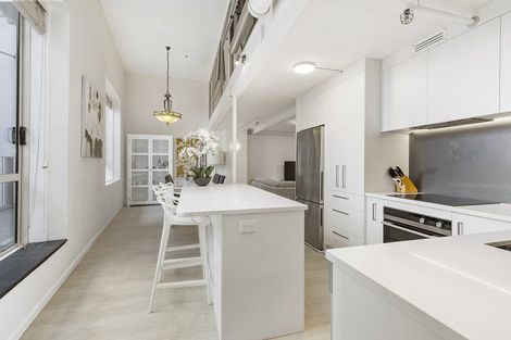 Photo of property in Stadium Garden Flats, 102/107 Thorndon Quay, Pipitea, Wellington, 6011