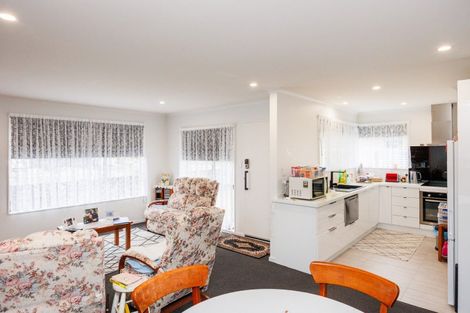 Photo of property in 17 Thomson Street, West End, Palmerston North, 4412