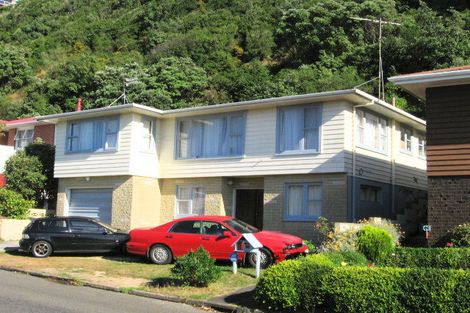 Photo of property in 32 Priscilla Crescent, Kingston, Wellington, 6021