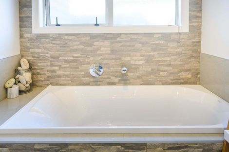 Photo of property in 8 Silkwood Place, Fitzherbert, Palmerston North, 4410