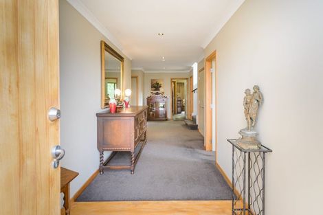 Photo of property in 56 Ruapehu Drive, Fitzherbert, Palmerston North, 4410