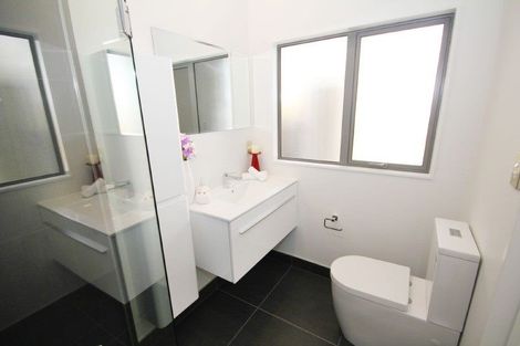 Photo of property in 21 Moller Street, Beach Haven, Auckland, 0626