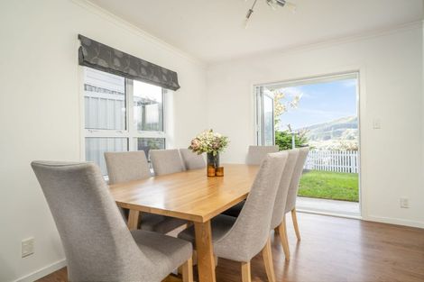 Photo of property in 43 Fyvie Avenue, Tawa, Wellington, 5028