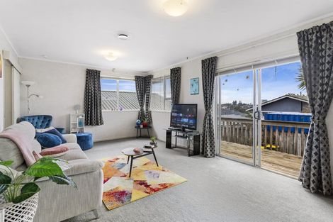 Photo of property in 17 Roick Parade, Glen Eden, Auckland, 0602