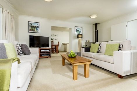 Photo of property in 1/18 Kauri Glen Road, Northcote, Auckland, 0627