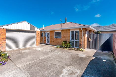 Photo of property in 2/139 Gilberthorpes Road, Hei Hei, Christchurch, 8042