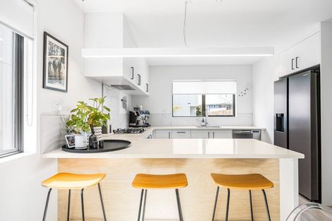 Photo of property in 14b Kelwyn Road, Kelston, Auckland, 0602