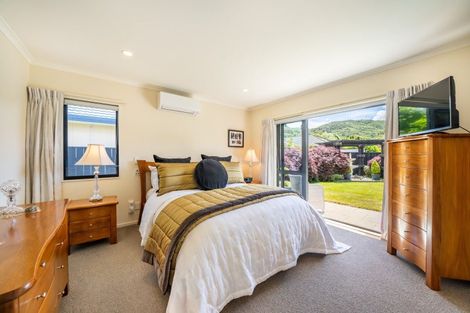 Photo of property in 40 Mary Huse Grove, Manor Park, Lower Hutt, 5019