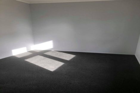 Photo of property in 2/9 College Road, Northcote, Auckland, 0627