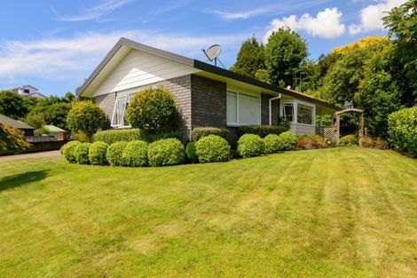 Photo of property in 35 Capricorn Place, Kawaha Point, Rotorua, 3010