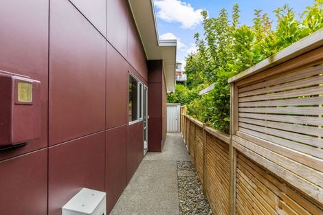 Photo of property in 58d Gilbert Street, New Plymouth, 4310