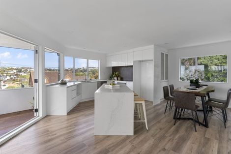 Photo of property in 2/9 Colmar Road, Mellons Bay, Auckland, 2014