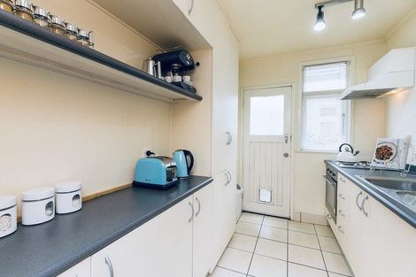 Photo of property in 16 Queens Drive, Kilbirnie, Wellington, 6022