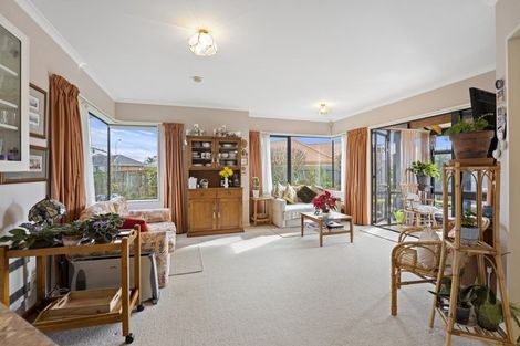 Photo of property in 17 Greenwood Place, Fitzherbert, Palmerston North, 4410