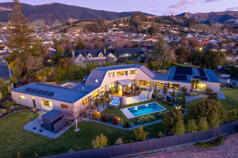 Photo of property in 6 Ardilea Avenue, Stoke, Nelson, 7011