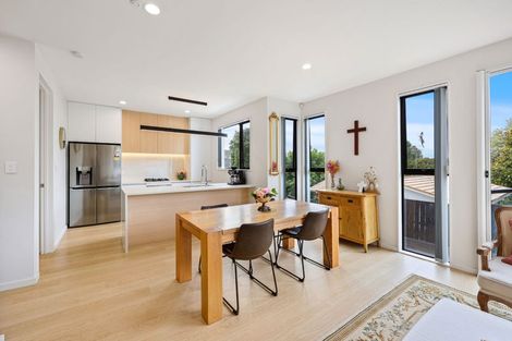 Photo of property in 9e Glenfern Road, Mellons Bay, Auckland, 2014