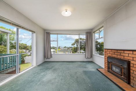 Photo of property in 4 Christina Avenue, Te Atatu South, Auckland, 0602