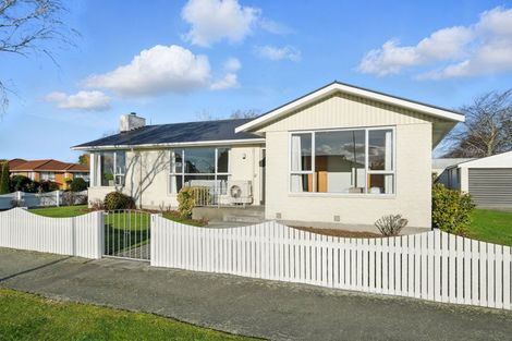 Photo of property in 1 Glenavon Place, Ilam, Christchurch, 8041