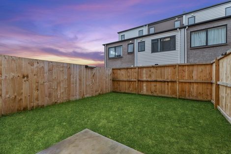 Photo of property in 5 Bloom Crescent, Sunnyvale, Auckland, 0612
