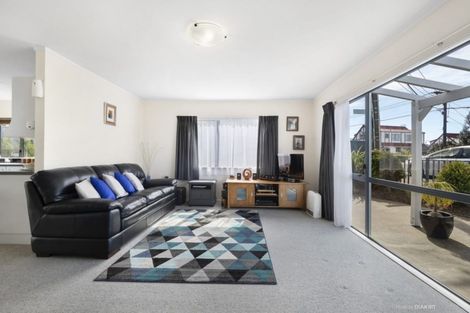 Photo of property in 136 Queens Drive, Lyall Bay, Wellington, 6022