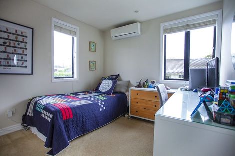 Photo of property in 27c Tamaki Bay Drive, Pakuranga, Auckland, 2010