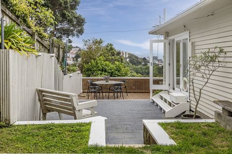 Photo of property in 8 Durham Crescent, Aro Valley, Wellington, 6021