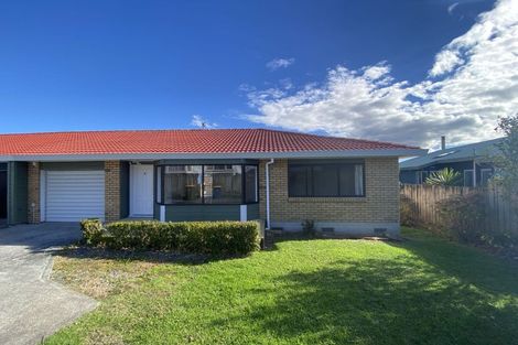 Photo of property in 3/4144 Great North Road, Glendene, Auckland, 0602