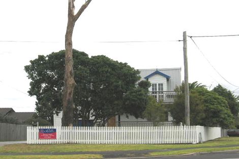 Photo of property in 1/318 Sunset Road, Windsor Park, Auckland, 0632