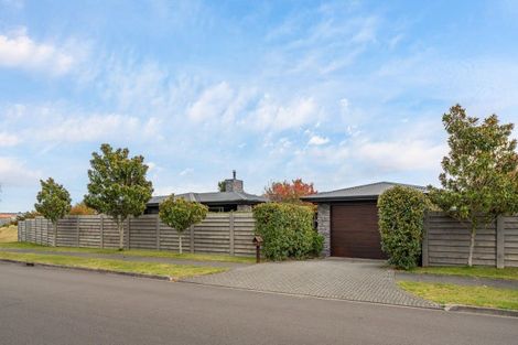 Photo of property in 1 Pukenamu Road, Rainbow Point, Taupo, 3330