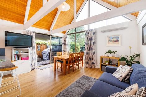 Photo of property in 9 Truscott Grove, Awapuni, Palmerston North, 4412