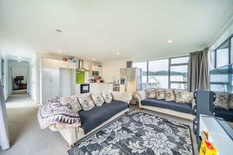 Photo of property in 90 Sunstone Crescent, Timberlea, Upper Hutt, 5018
