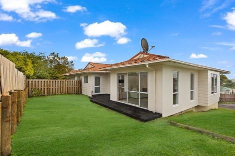 Photo of property in 1/53 Sungrove Rise, Sunnyvale, Auckland, 0612