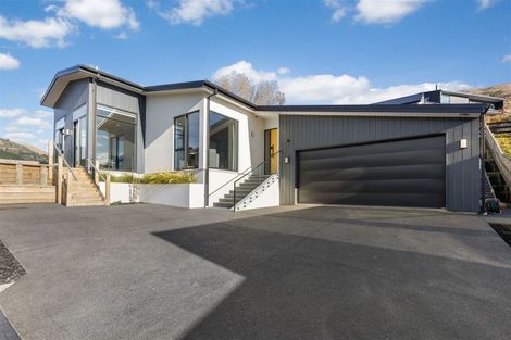 Photo of property in 11 Round Hill Rise, Cracroft, Christchurch, 8022