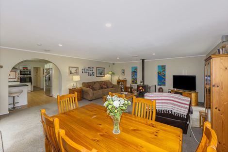 Photo of property in 24 Ellice Road, Totara Vale, Auckland, 0629