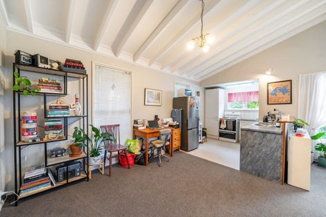 Photo of property in 62 Tio Tio Road, Miramar, Wellington, 6022