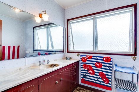 Photo of property in 110 Avondale Road, Taradale, Napier, 4112