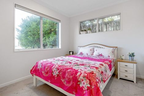Photo of property in 10 Fred White Drive, Kumeu, 0810