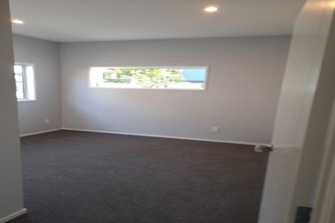 Photo of property in 1 Madden Avenue, Kumeu, 0810
