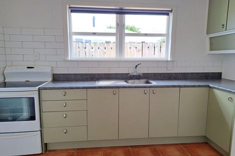 Photo of property in 87 Tiroroa Avenue, Te Atatu South, Auckland, 0610