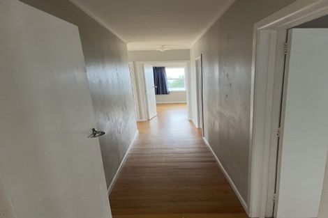 Photo of property in 1/33 Roberts Road, Glenfield, Auckland, 0629