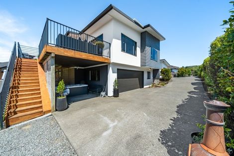 Photo of property in 14 Cosgrove Rise, Riverstone Terraces, Upper Hutt, 5018